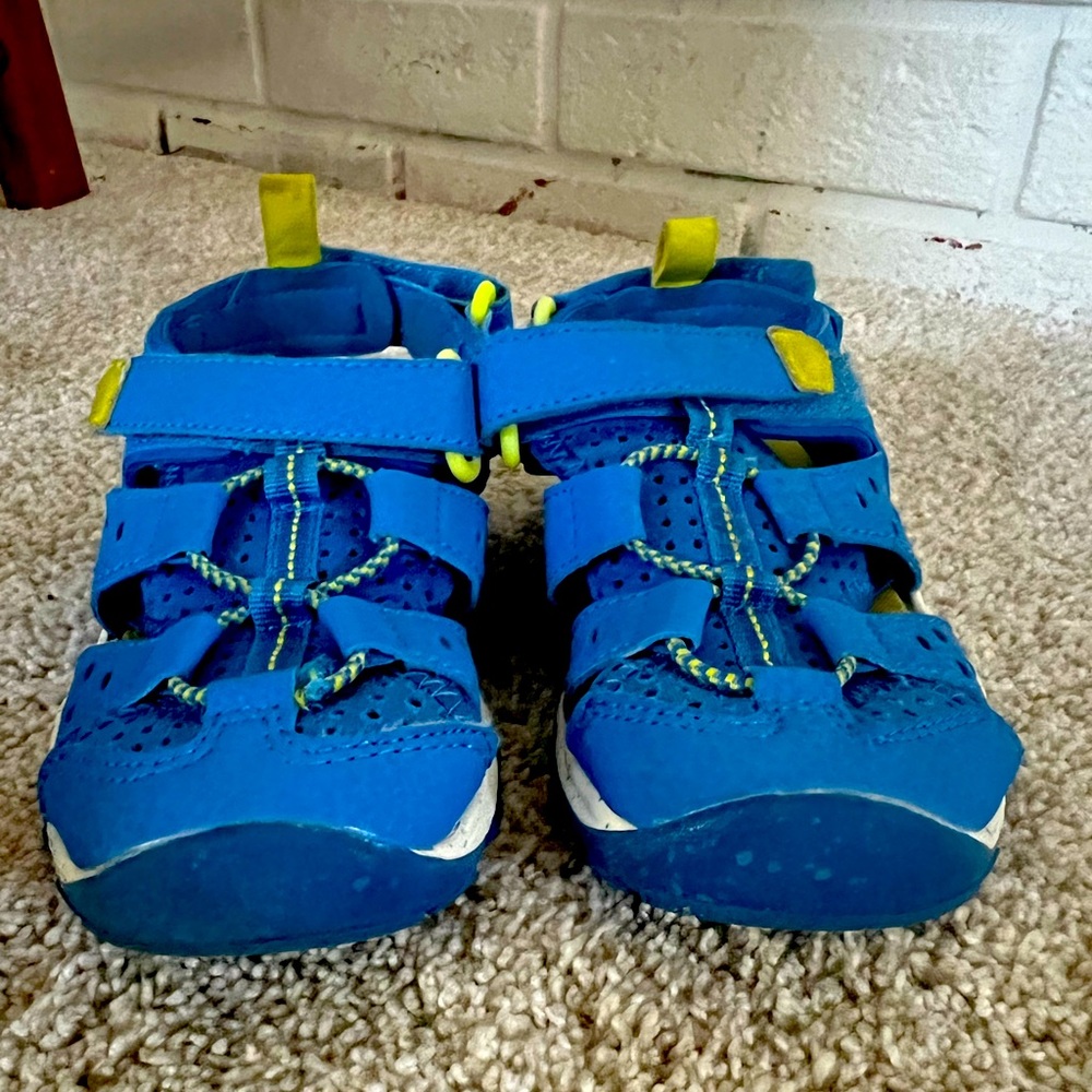 Cat & Jack size 10 sandals